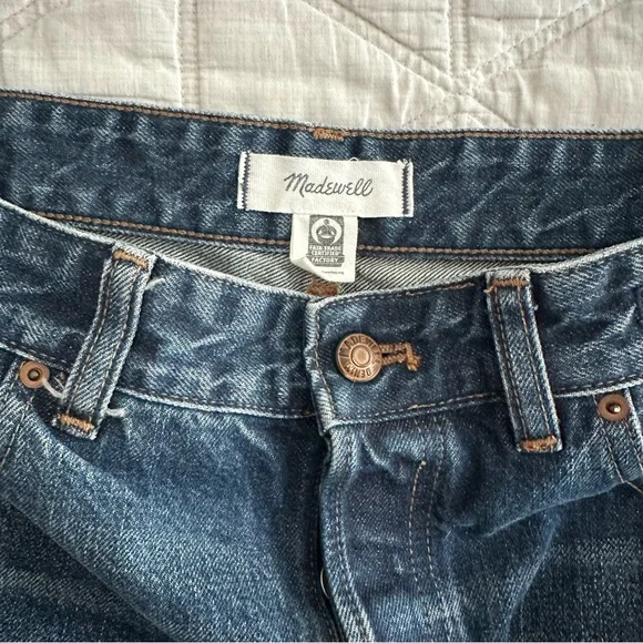 Madewell Darted Barrel Leg Jean in Danver Wash - Picture 3 of 9